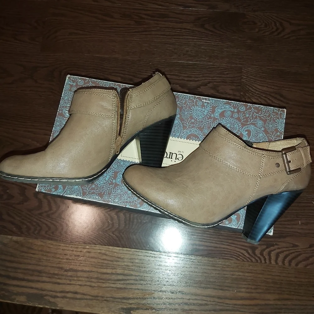 Euro soft Shannon women's tan booties size 10 - Picture 10 of 16
